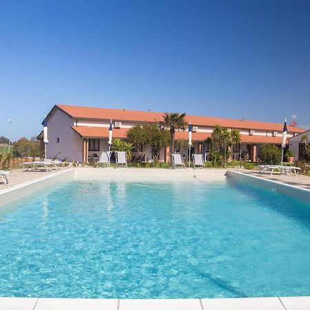 Delfino Tuscany Resort Марина-ди-Чечина Экстерьер фото