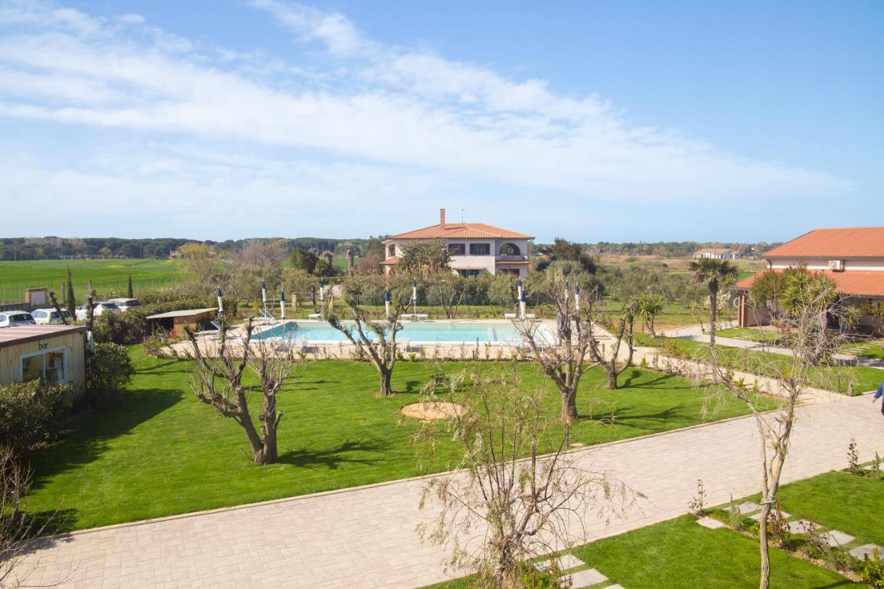 Delfino Tuscany Resort Марина-ди-Чечина Экстерьер фото
