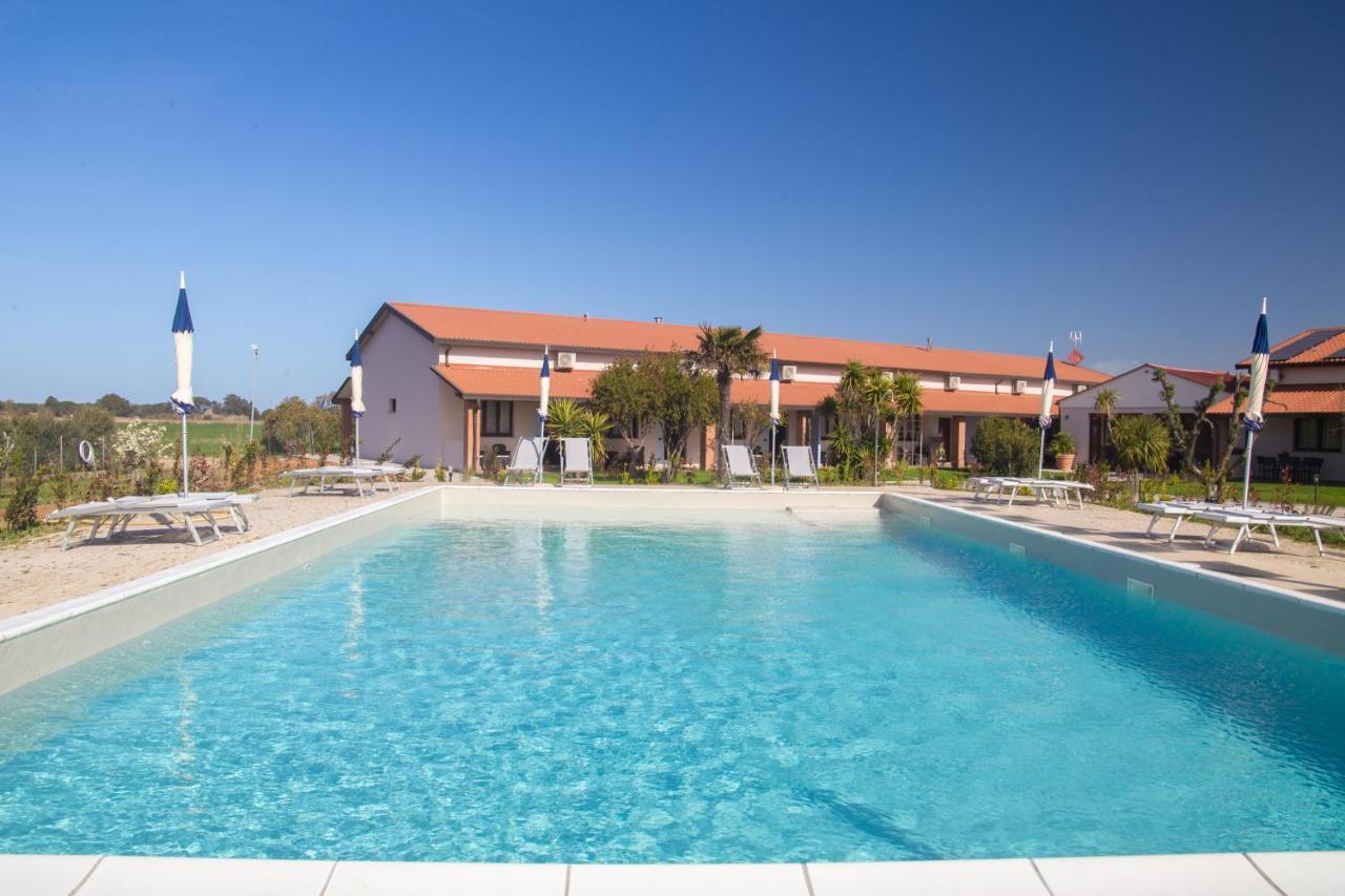Delfino Tuscany Resort Марина-ди-Чечина Экстерьер фото