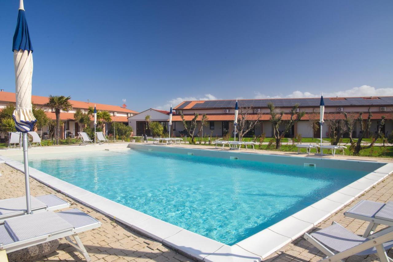Delfino Tuscany Resort Марина-ди-Чечина Экстерьер фото