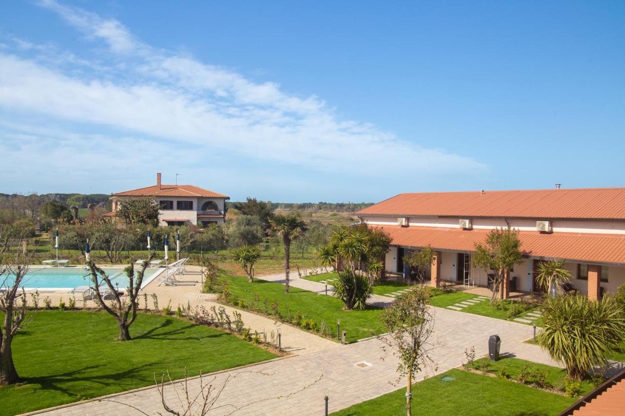 Delfino Tuscany Resort Марина-ди-Чечина Экстерьер фото