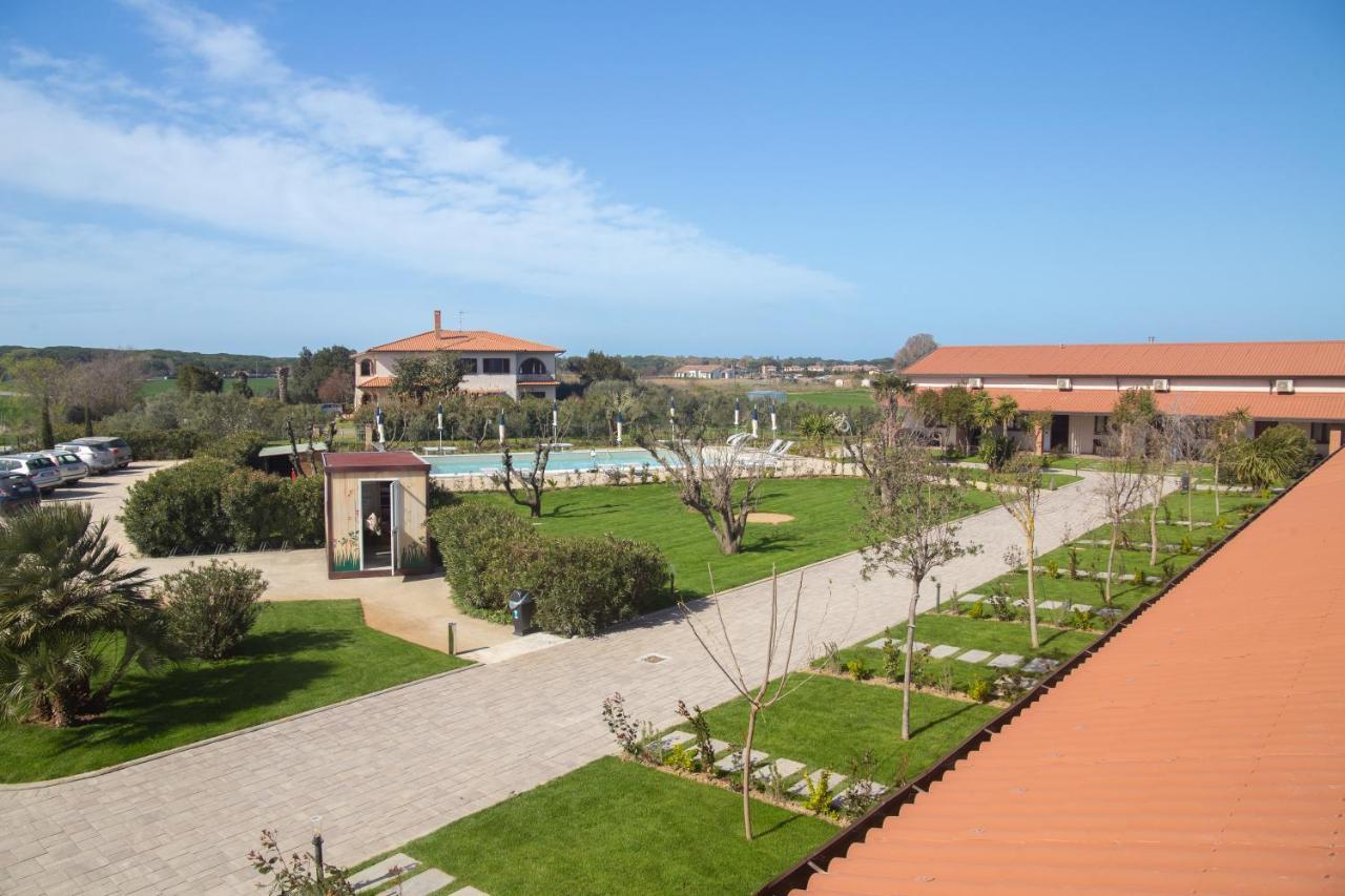 Delfino Tuscany Resort Марина-ди-Чечина Экстерьер фото