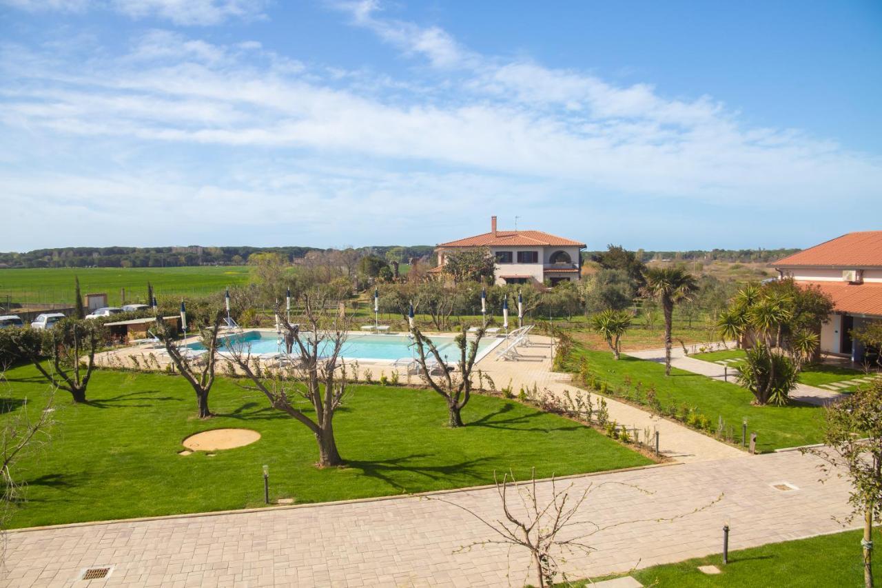 Delfino Tuscany Resort Марина-ди-Чечина Экстерьер фото