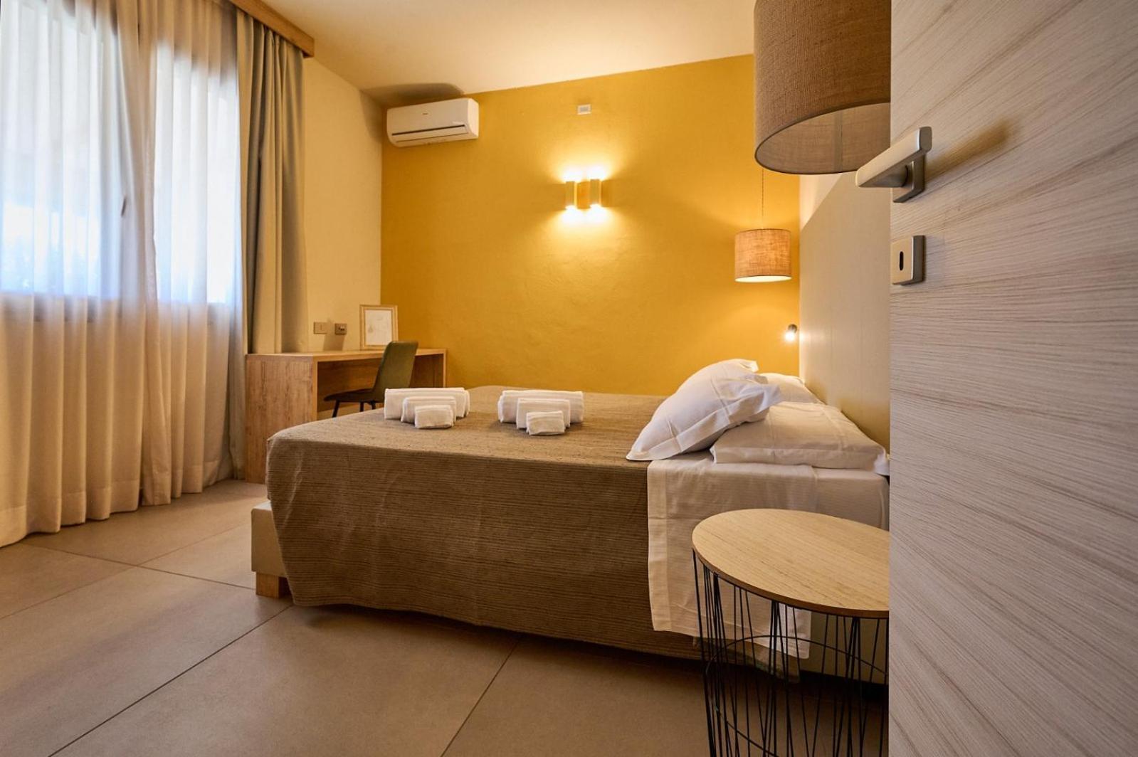 Delfino Tuscany Resort Марина-ди-Чечина Экстерьер фото