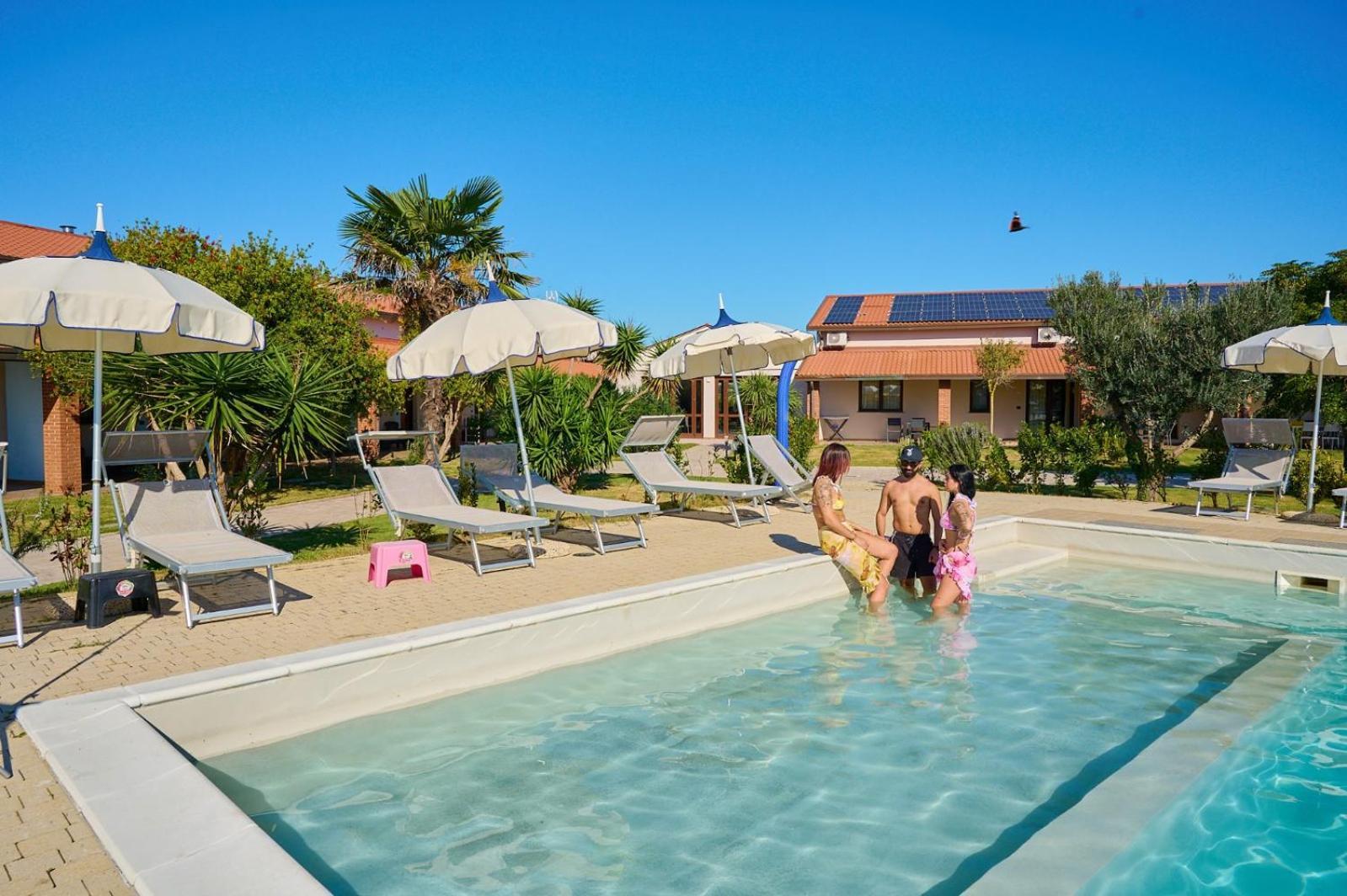 Delfino Tuscany Resort Марина-ди-Чечина Экстерьер фото